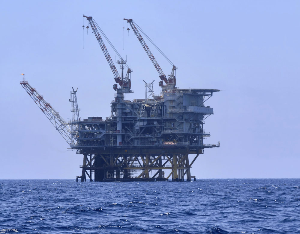 italy-sicily-mediterranean-sea-sicily-channel-offshore-oil-platform-off-coast-island